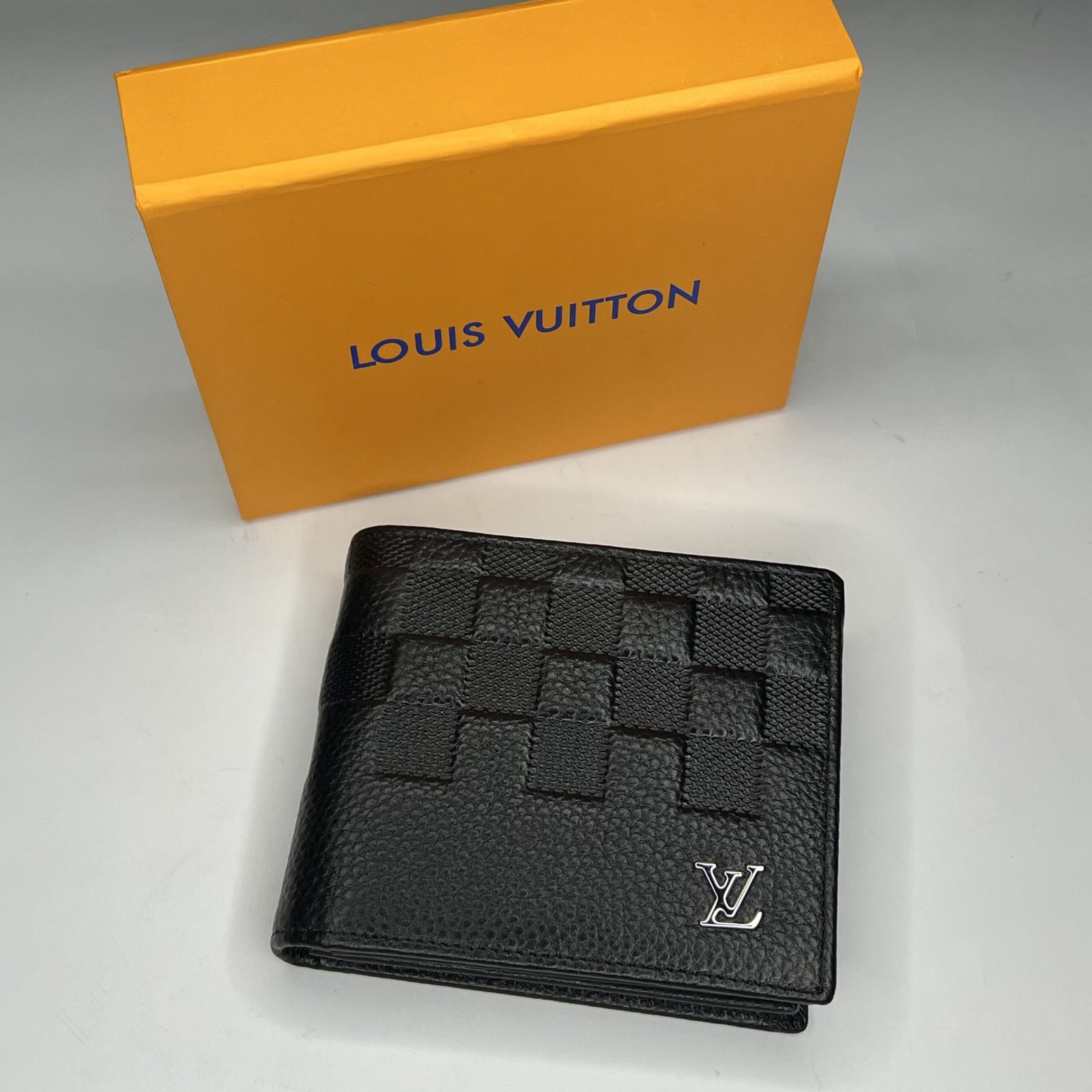 lv short wallet (1) lv short wallet (1)