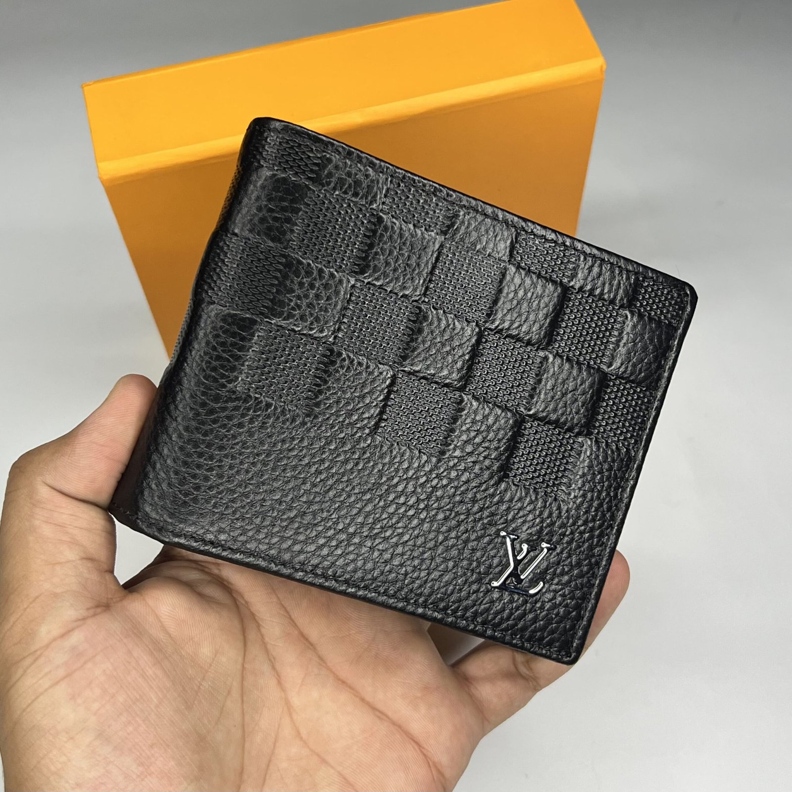 lv short wallet (2) lv short wallet (2)
