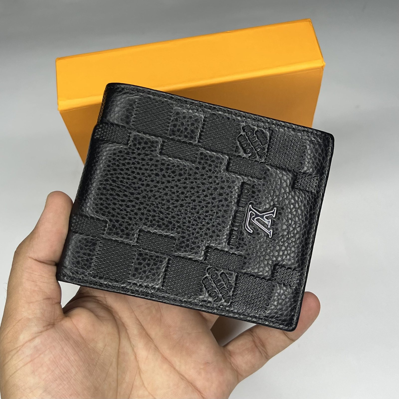 lv short wallet (6) lv short wallet (6)