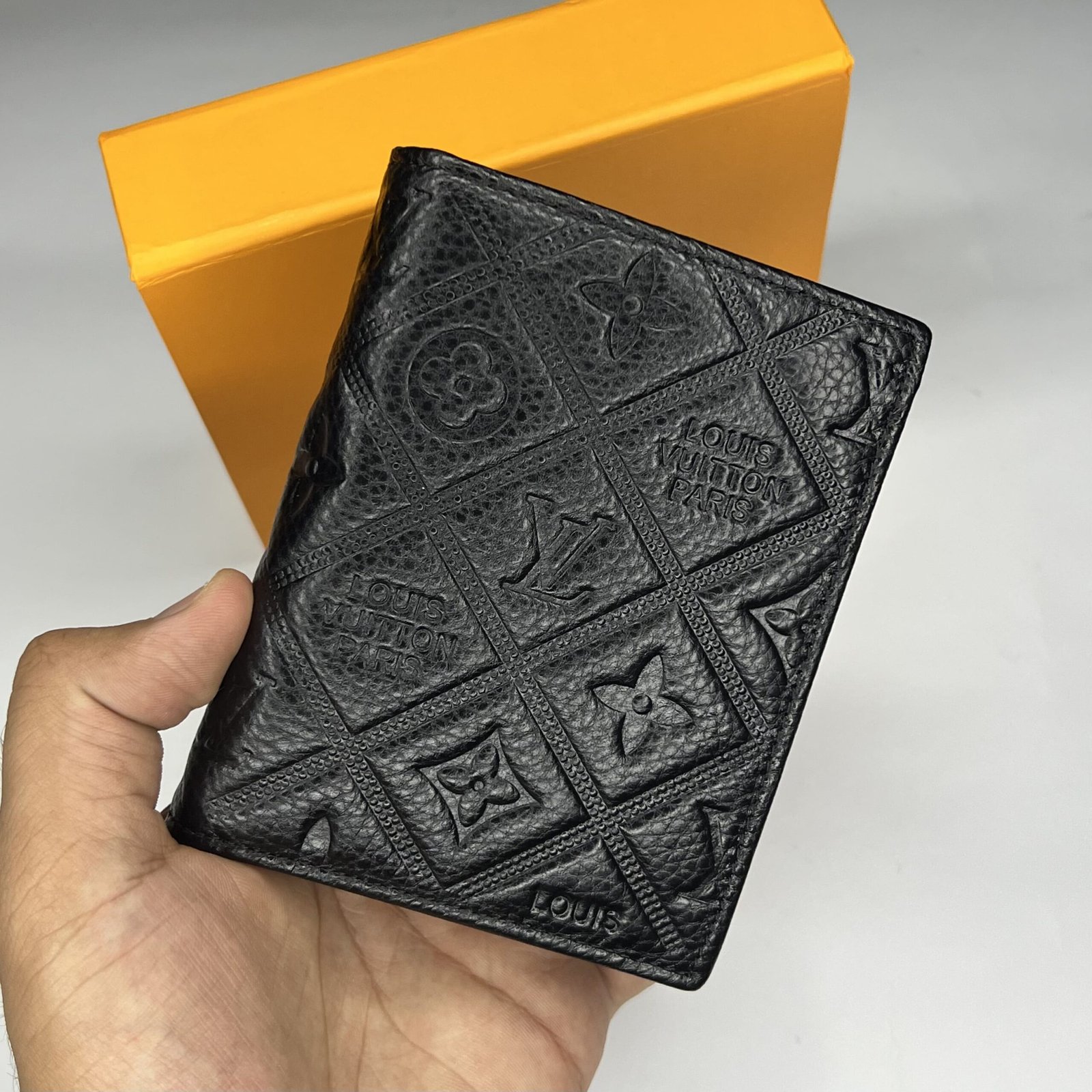 lv short wallet (9) lv short wallet (9)